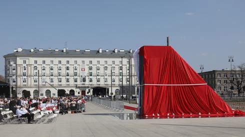 Przygotowania na pl. Piłsudskiego (Fot.  PAP/Paweł Supernak)