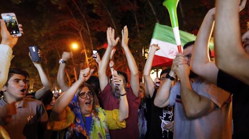 Teheran wczoraj nie zasnął, bo świętował wygraną Iranu nad Marokiem (fot. PAP/EPA)
