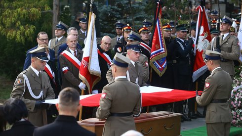 Ceremonia przekazania Flagi Rzeczpospolitej Polskiej. Fot. PAP/Rafał Guz 