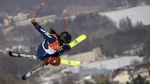 Maddie Bowman podczas przejazdu w halfpipe. Autor: PAP/EPA/JEAN-CHRISTOPHE BOTT