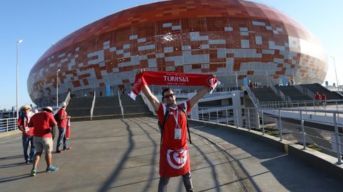 Jeden z tunezyjskich kibiców przed stadionem w Sarańsku (fot. AFP)