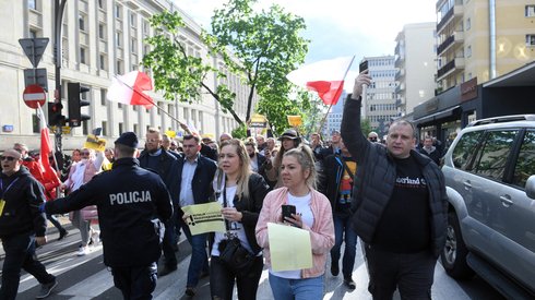 Zdjęcie z trwającego w Warszawie protestu przedsiębiorców. Fot. PAP/Radek Pietruszka 