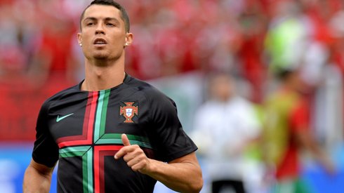 Co przygotował dla nas dzisiaj Cristiano Ronaldo? Dowiemy się za 10 minut, bo tyle dzieli nas od pierwszego gwizdka w meczu Portugalia - Maroko (fot. PAP/EPA)