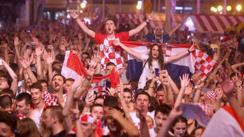 Po pokonaniu Argentyny na ulicach Zagrzebia zapanowała euforia (fot. PAP/EPA)