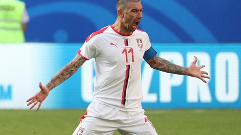 Aleksandar Kolarov na razie jest bohaterem Serbów (fot. PAP/EPA)