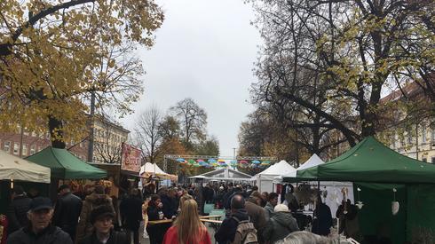 W Szczecinie na Alei Kwiatowej trwa Jarmark Niepodległościowy.