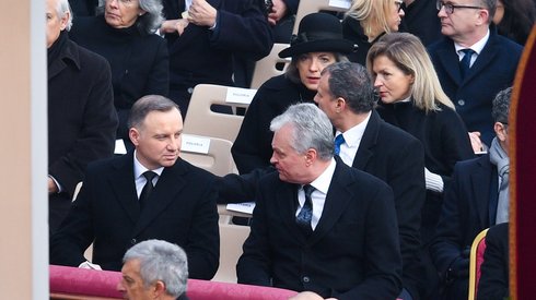 Prezydent Andrzej Duda na pl. Świętego Piotra / fot. Radek Pietruszka, PAP