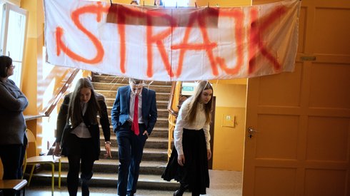 Szkoła Podstawowa nr 1 w Łodzi. W placówce trwa strajk nauczycieli. Fot. PAP/Grzegorz Michałowski