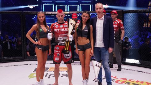 Grzegorz Szulakowski był górą w trzeciej walce. Fot. Sebastian Rudnicki / KSW