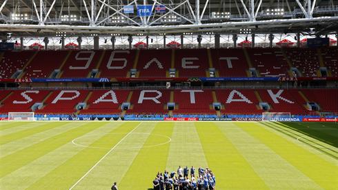 Dziś na stadionie Spartaka Moskwa trenowała Islandia, która zagra tu w sobotę o godz. 20 z Argentyną. A w najbliższy wtorek na tym obiekcie zagrają też Polacy z Senegalem (fot. PAP/EPA)