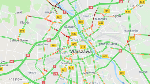 Na mapie widać już korki w pobliżu największych nekropolii stolicy (fot. Google Maps) 