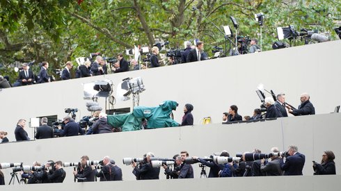 Fotoreporterzy z całego świata przed Opactwem Westminsterskim, fot.James Manning / POOL / AFP 