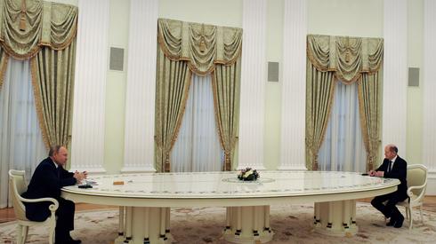 Spotkanie Putina i Scholza na Kremlu / fot. PAP, EPA/MIKHAIL KLIMENTYEV / KREMLIN / SPUTNIK / POOL