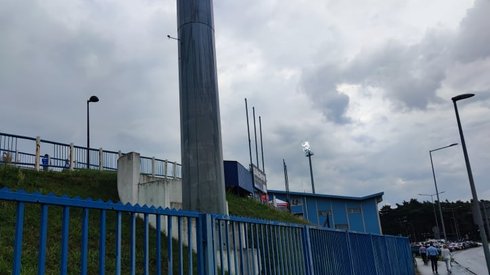 Aktualna pogoda nad stadionem w Lesznie. Fot. Mateusz Wróblewski