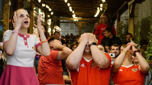 Kibice Sbornej mają powody do smutku (fot. AFP)