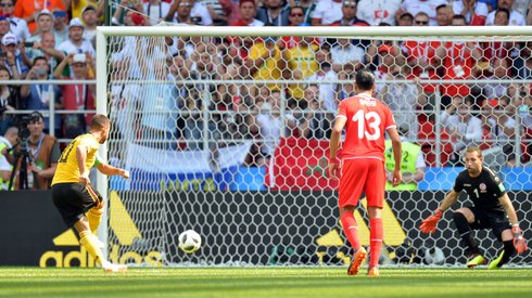 Tak Eden Hazard otworzył wynik meczy na Otkrytije Arena (fot. PAP/EPA)