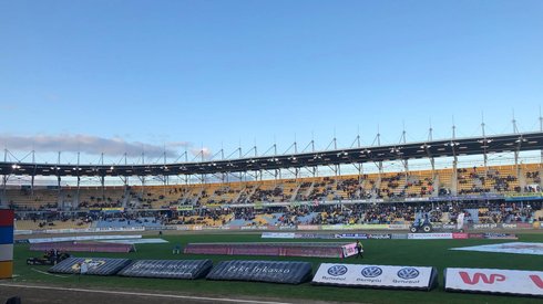 Na stadionie coraz więcej kibiców