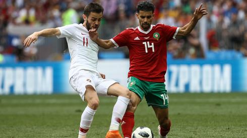Maroko zagrało przeciwko Portugalii dobry mecz, ale nie dało rady wywalczyć nawet punktu i jest pierwszą reprezentacją, która na pewno po fazie grupowej pożegna się z turniejem (fot. PAP/EPA)