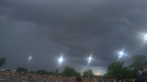 Burzowe chmury nad stadionem w Lublinie! Fot. Sylwia Sówka