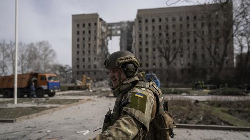 Руйнування після нападу на резиденцію місцевої влади в Миколаєві. Фото AP, East News