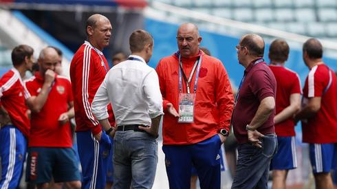 Trener Czerczesow obejrzał stadion w Soczi (fot. AFP)