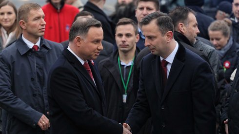 Andrzej Duda i Władysław Kosiniak-Kamysz przed pomnikiem Wincentego Witosa (fot. PAP)