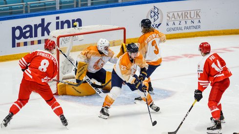 Polscy hokeiści w meczu z Holandią (fot. IIHF)