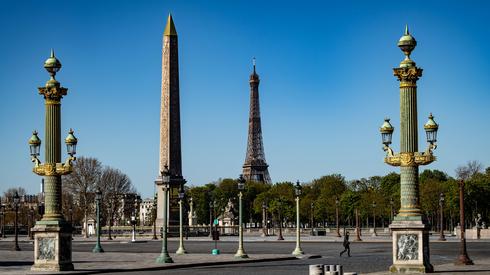 Pusty Place de la Concorde w centrum Paryża. Fot. Bertrand GUAY / AFP 