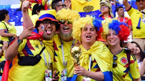 Kolumbijscy kibice bawią się na stadionie w Samarze (fot. AFP)