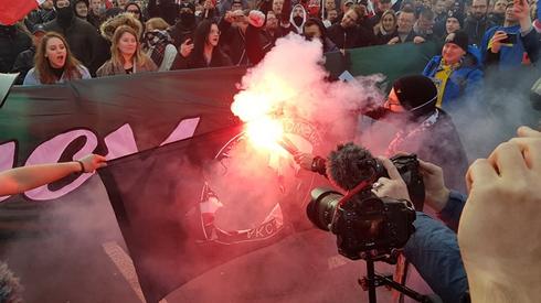 Spalona została również flaga Antify. Fot: Piotr Halicki