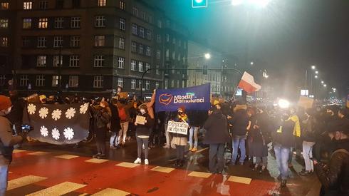 W Krakowie protestujący zablokowali skrzyżowanie przy Jubilacie. Według policji na demonstracji znajduje się ok. 3 tys. osób