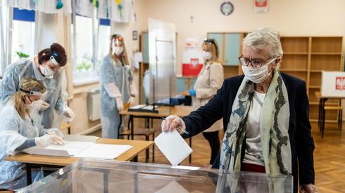 Trwają przedterminowe wybory burmistrza w Aleksandrowie Kujawskim. Fot. PAP/Tytus Żmijewski 