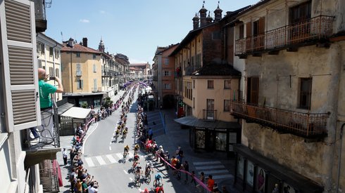 Kolarze przejeżdżali dziś ulicami miasta Saluzzo