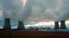 Elektrownia jądrowa w ciągu 30 lat? Francuzi postawili trzy w sześć!