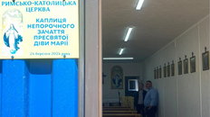 Ukraina: po zniszczeniu kościoła wierni modlą się w kontenerze - Vatican News