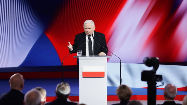 Kaczyński wydał oświadczenie. Ani słowa o Orlenie, kilka zdań o Tarczach i CPK