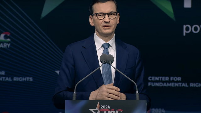 Morawiecki na konferencji nacjonalistów: „Liberałowie atakują pokój w Europie za pomocą migracji”