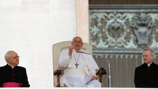 Papież: mamy nadzieję, bo wiemy, że Chrystus zmartwychwstał - Vatican News