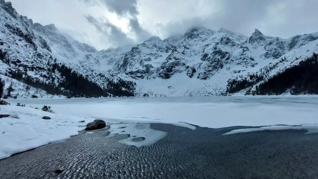Trudne warunki w Tatrach. Tatrzański Park Narodowy ostrzega