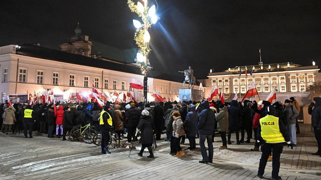 Policja zatrzymała Kamińskiego i Wąsika w Pałacu Prezydenckim. Karnista komentuje