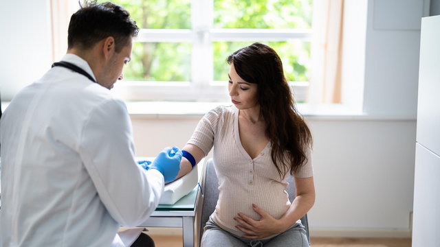 Badania prenatalne — położna wyjaśnia, jak wyglądają i kiedy je wykonać