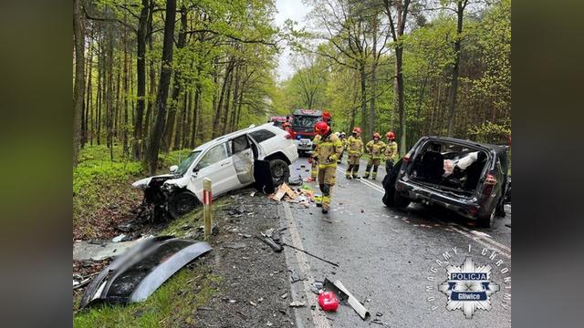 Tragiczny wypadek matki z dziećmi. Czy wpadła w poślizg na plamie ropy? Policja nie wyklucza - brd24.pl