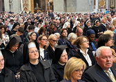 Tysiące wiernych w Watykanie uczciło Jana Pawła II w 10. rocznicę jego kanonizacji - Vatican News