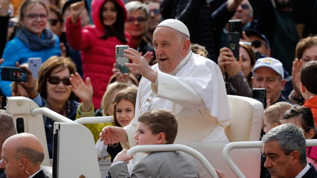 Papież prosi o wstawiennictwo św. Stanisława: niech wyjedna nam pokój - Vatican News