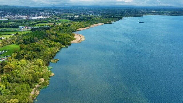 Owady potrzebne nad Lough Neagh. Największe jezioro na Wyspach Brytyjskich w obliczu narastających problemów