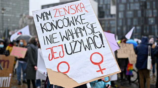 Dlaczego feminatywy dzielą Polaków? "Poruszenie pokazało bezbrzeżną niewiedzę" [WYWIAD]