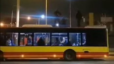 Wrocław. Niebezpieczna przejażdżka na dachu autobusu miejskiego - brd24.pl