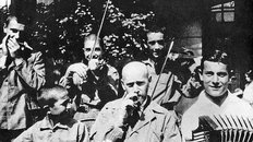 Wraz z 200 sierotami został zamordowany w Treblince. Tragiczna historia Janusza Korczaka