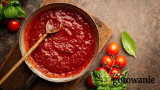 Szybkie i tanie dania z warzywami w sosie pomidorowym