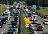 Ta propozycja ograniczeń prędkości nie spodoba się kierowcom. Wolniej w mieście i na autostradzie